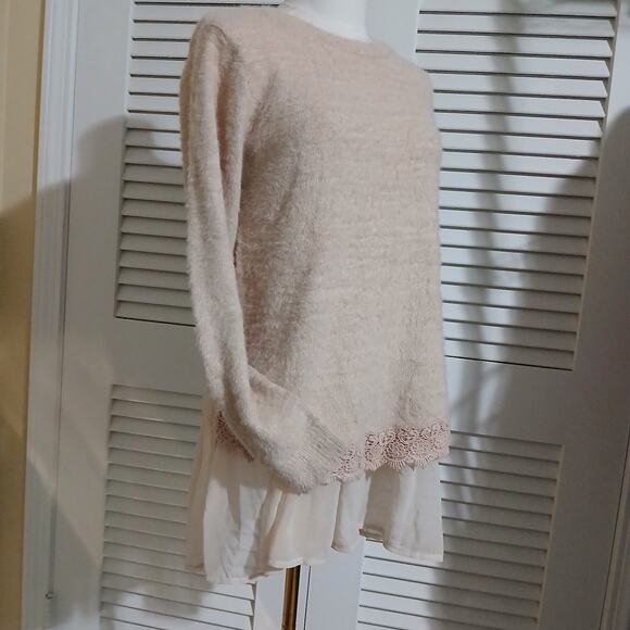 Altar’d State Med Blush Crochet Lace Hem w/ Blouse Underlay long-Sleeved Sweater - Picture 3 of 14